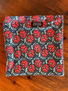 Skida Women's Floral Red and Teal Neck Gaiter
